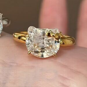 LIGHT GOLD TONE HELLO KITTY RING